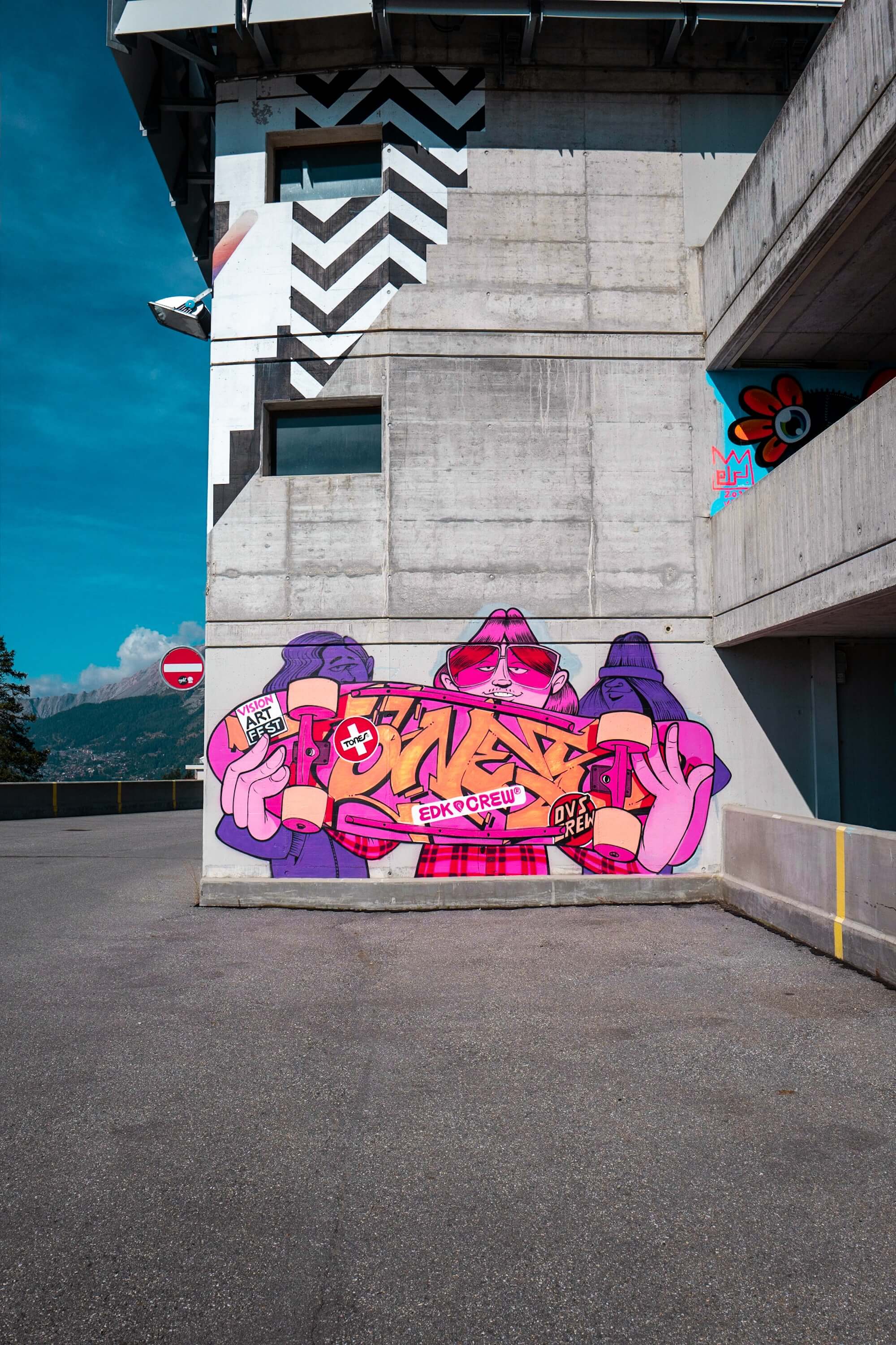 Artwork by Felipe Pantone