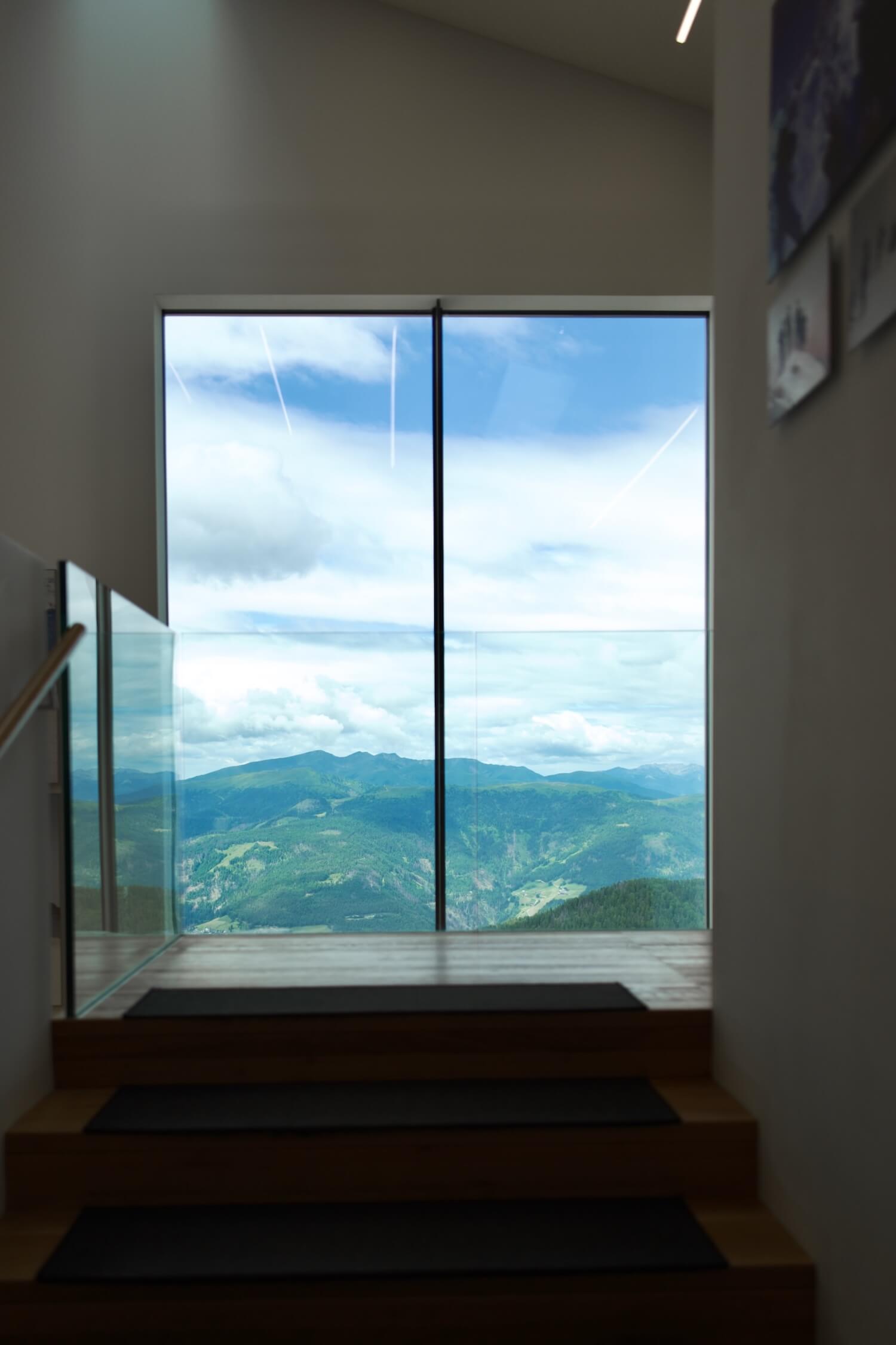 Lumen Mountain Photography Museum, Corones