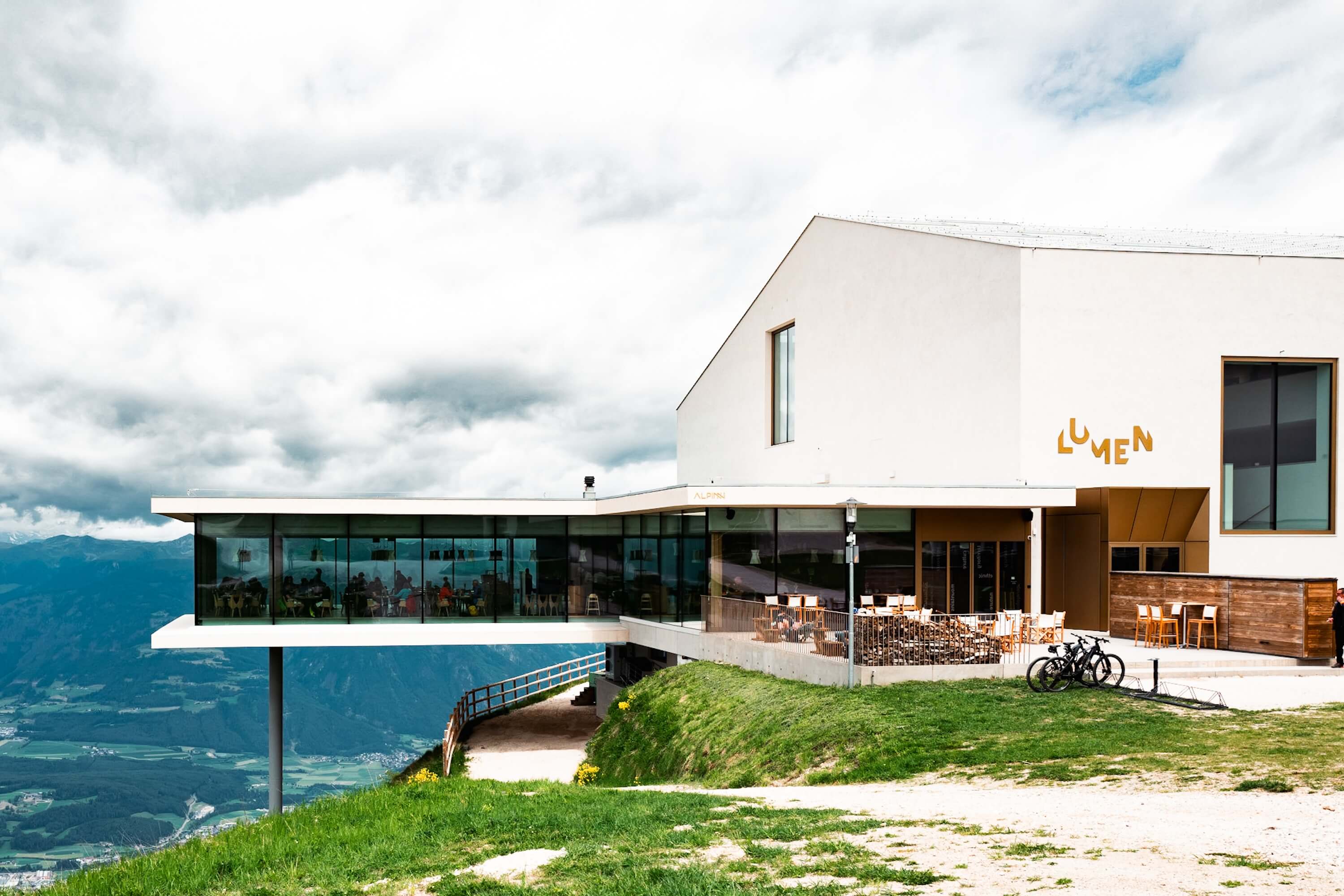 Lumen Mountain Photography Museum, Corones