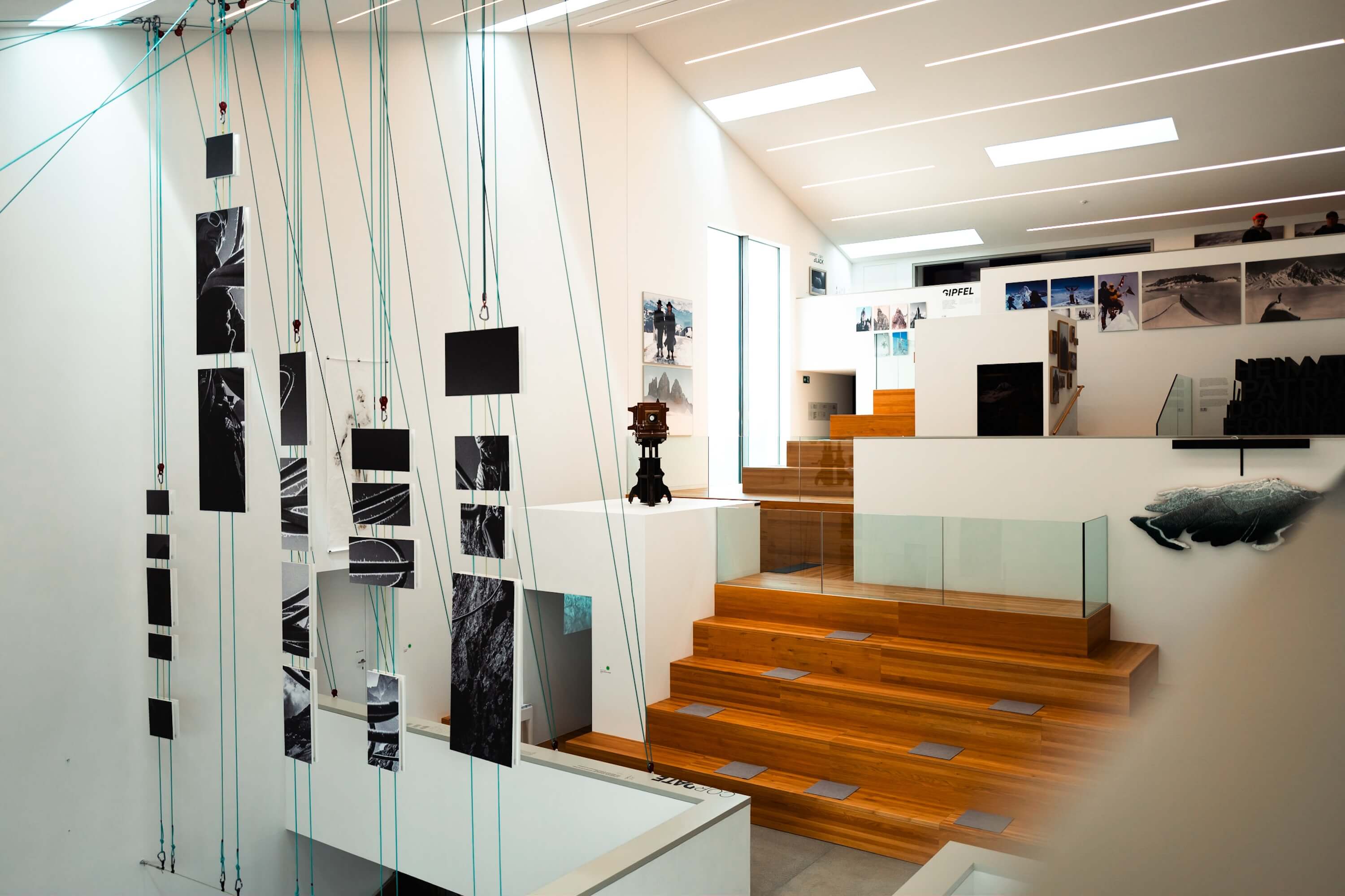 Lumen Mountain Photography Museum, Corones