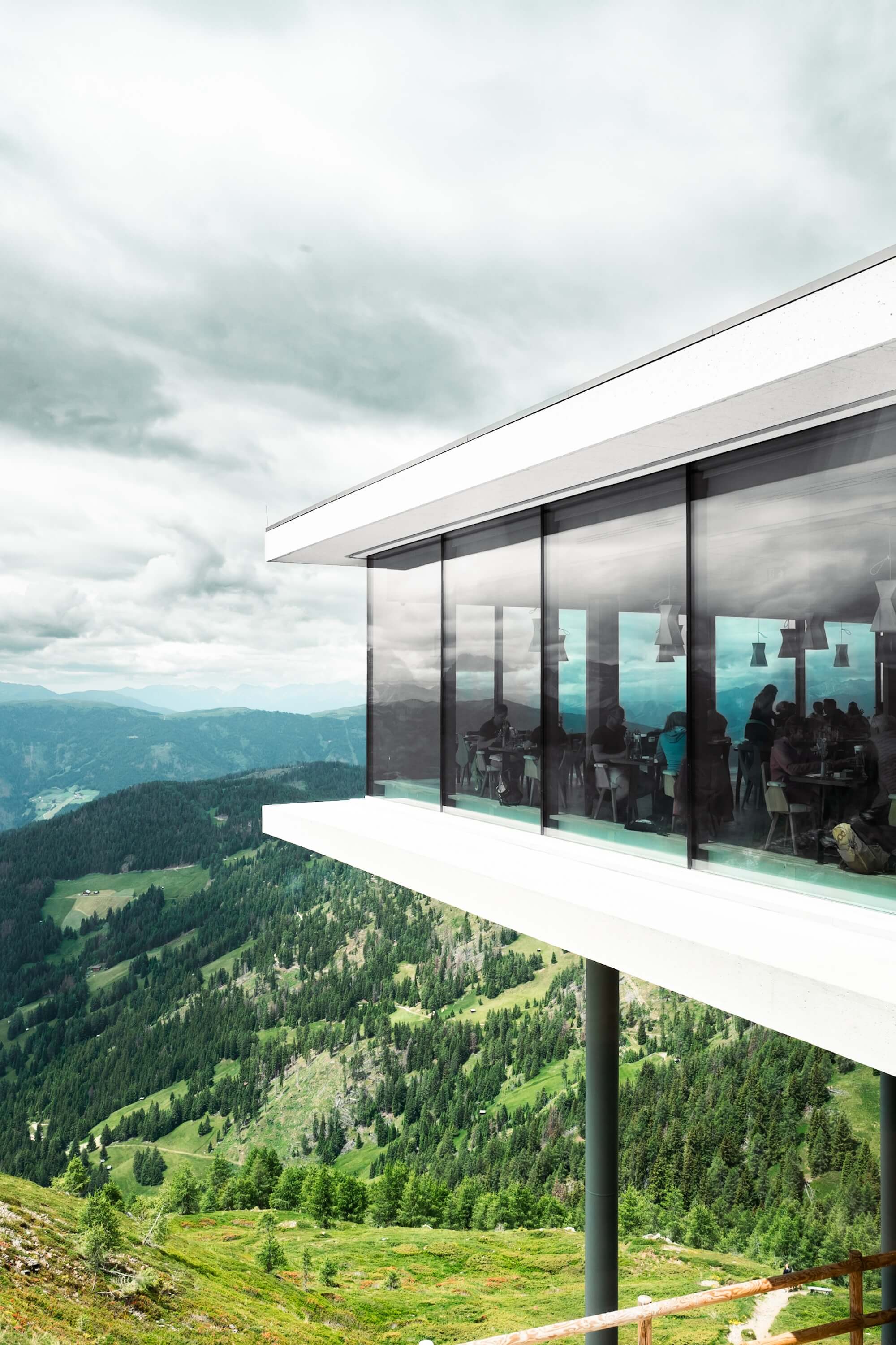 Lumen Mountain Photography Museum, Corones
