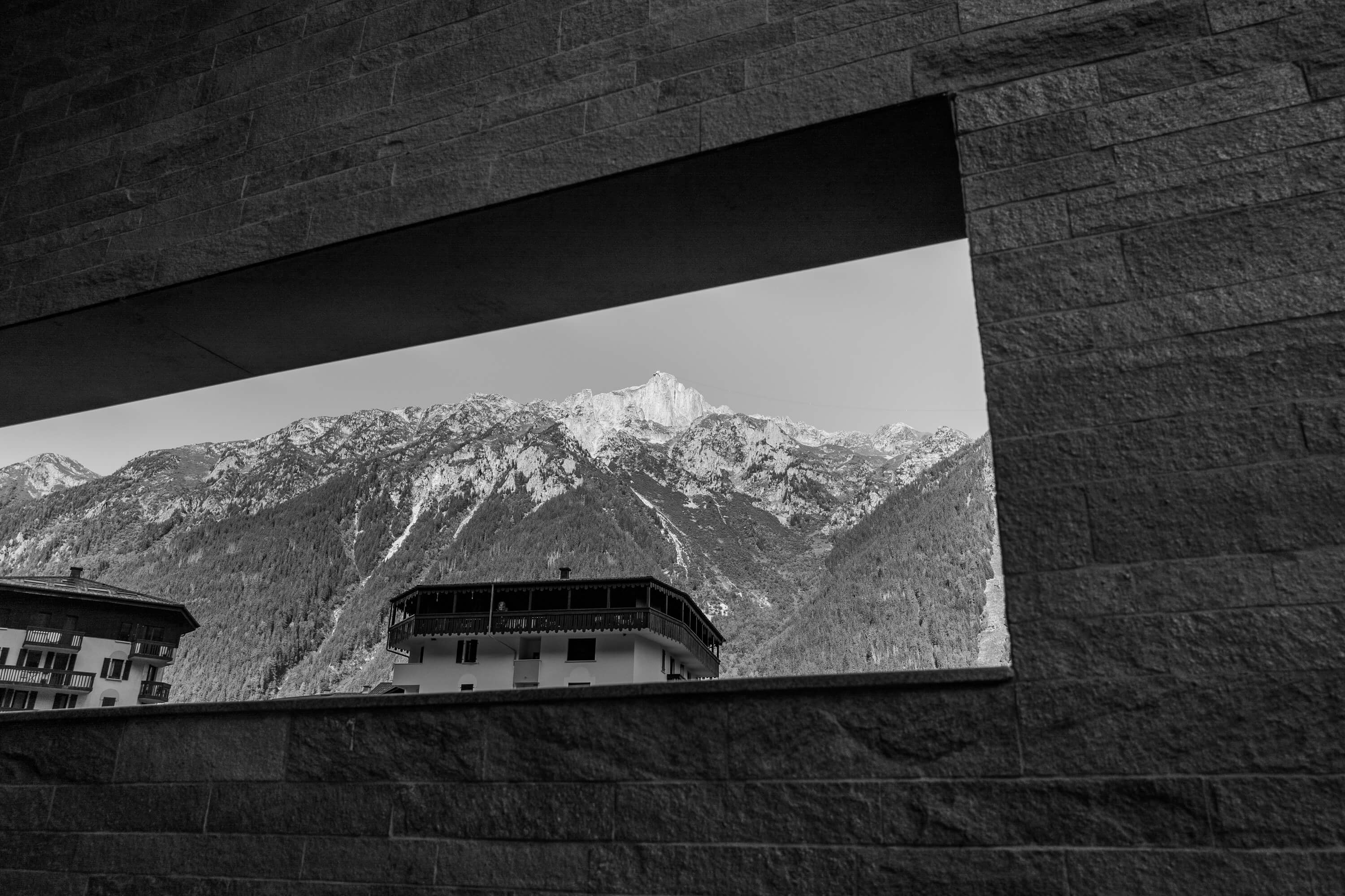 A narrow view seen from the Aiguille du Midi station of Brevent