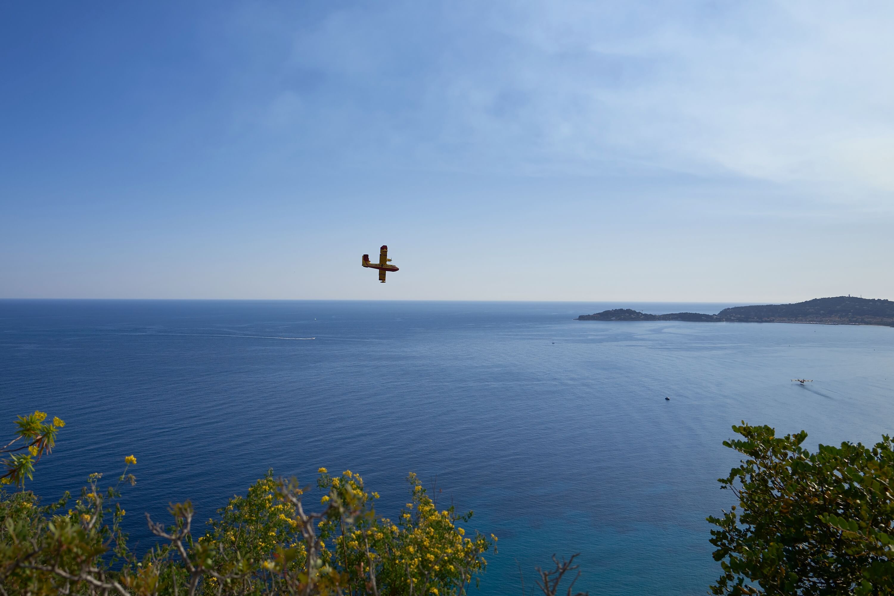 We stopped to watch the Sécurité Civile planes practicing their water pickup from the Mediterranean. They douse inland fires with the sea water. A sight to behold!