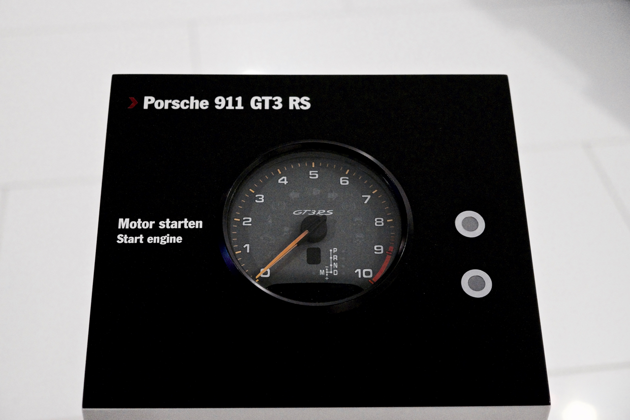 Demo of the 911 GT3RS engine start and revs